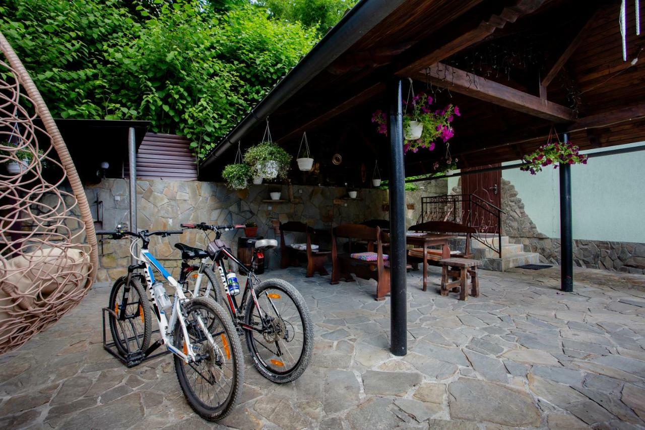 Synyogora Hotel Iaremcea Exterior foto