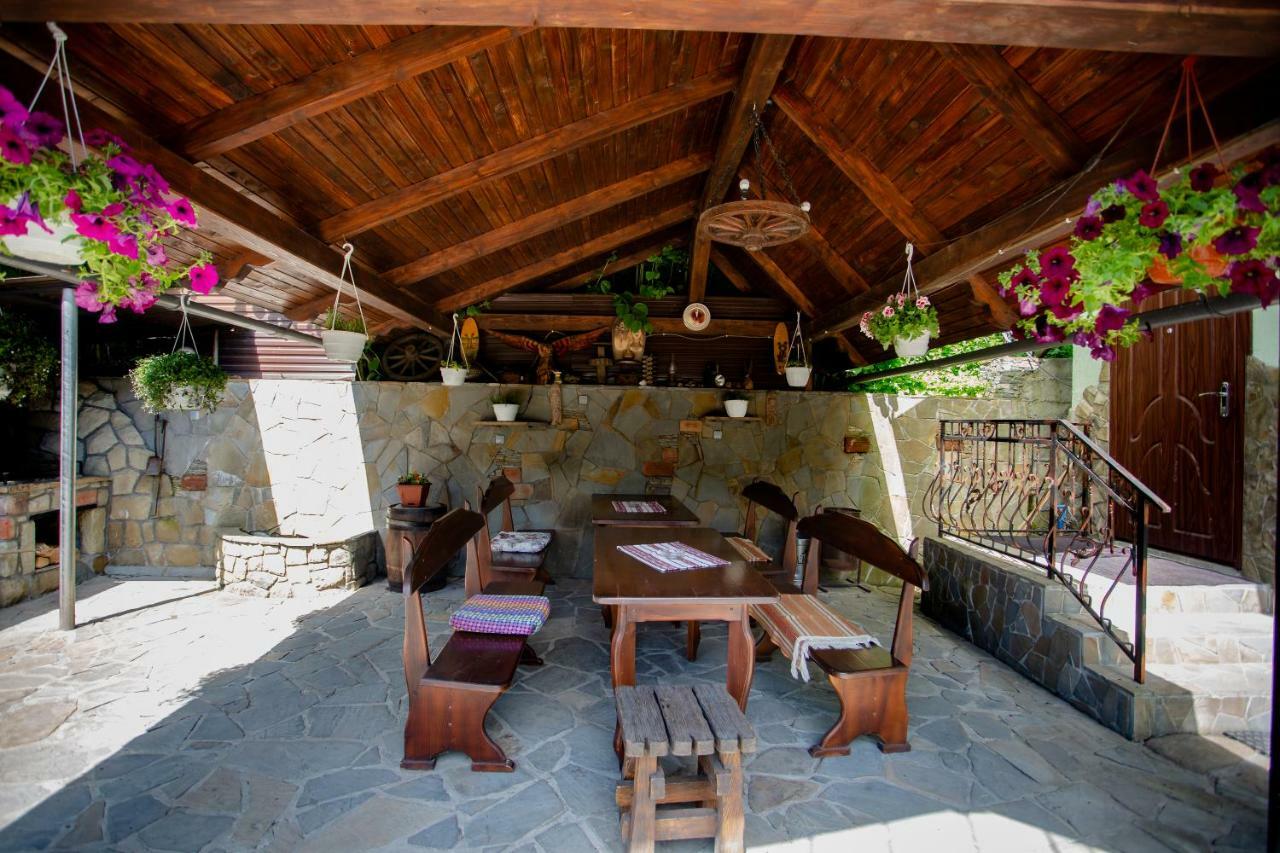 Synyogora Hotel Iaremcea Exterior foto